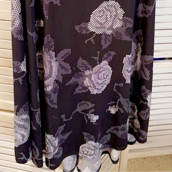 NEW•M•Unique Digitized Roses Carly Dress - Picture 8 of 12
